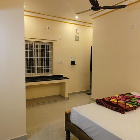 Liya Guest House Tiruvannamalai Bagian luar foto