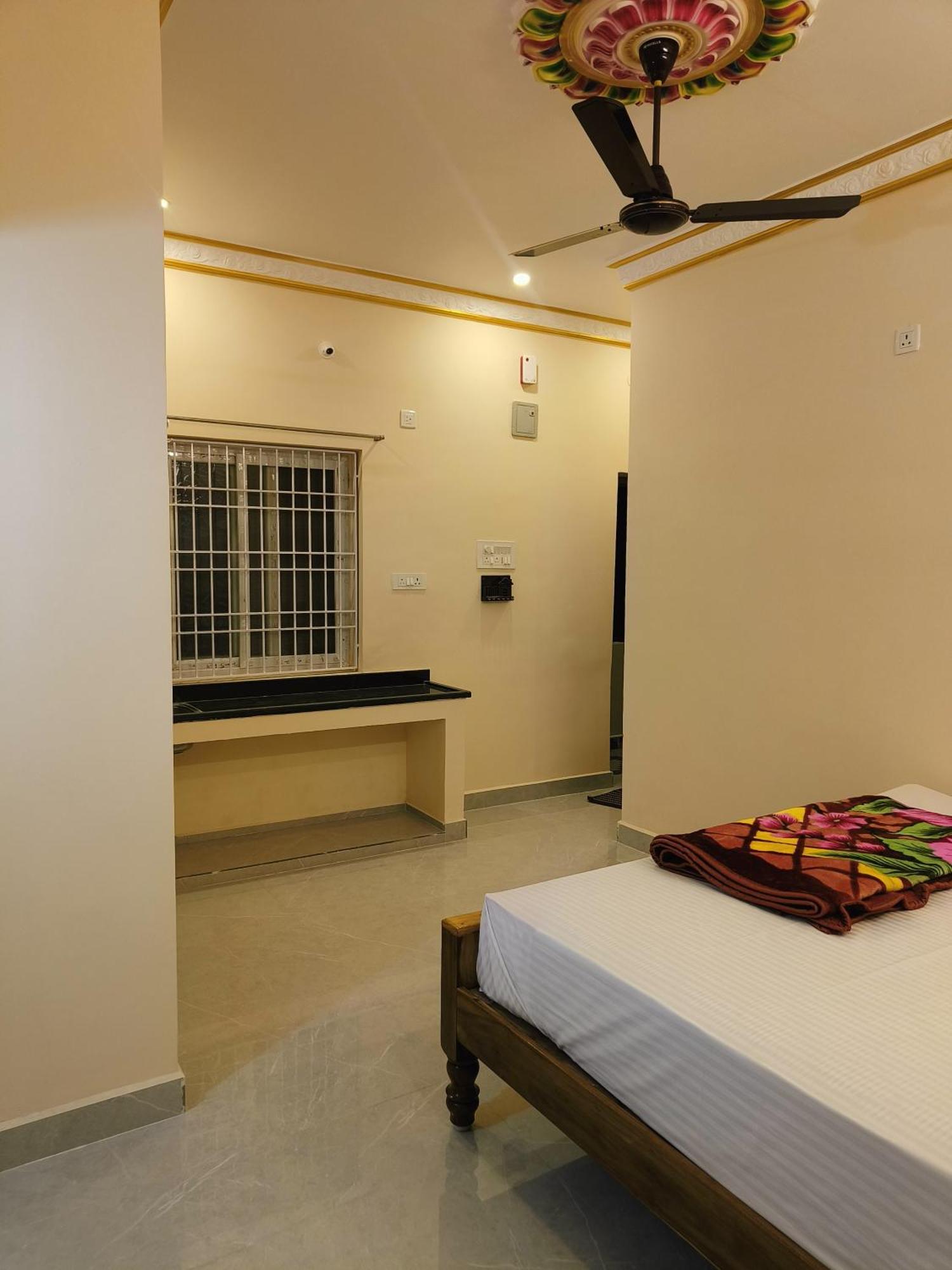 Liya Guest House Tiruvannamalai Bagian luar foto