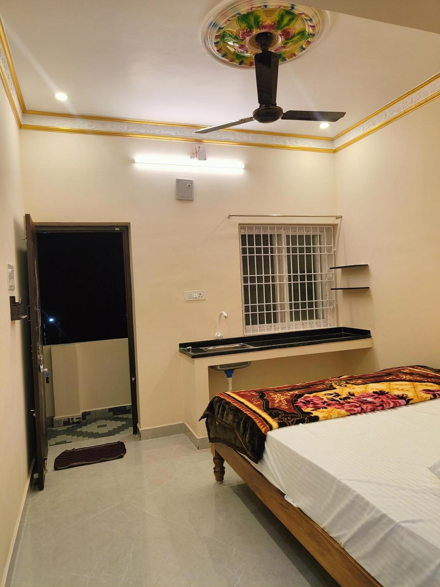Liya Guest House Tiruvannamalai Bagian luar foto